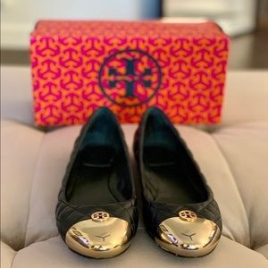 TORY BURCH black flat with gold toe detail